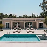 Melissia Luxury Kalamákion