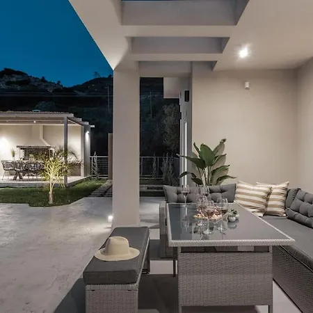 Melissia Luxury * Καλαμάκι