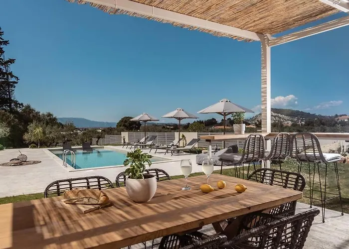 Melissia Luxury * Kalamákion