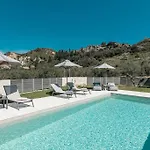 Melissia Luxury *